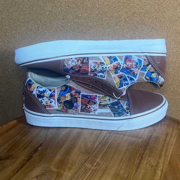 Vans
Old skool
Disney
'scrapbook' - Picture 3 of 14